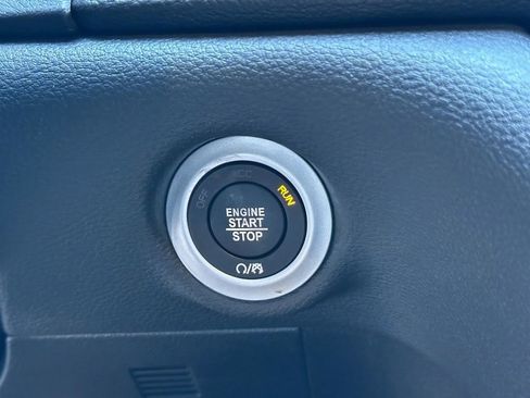 New 2026 Chrysler Pacifica Select FWD image 12
