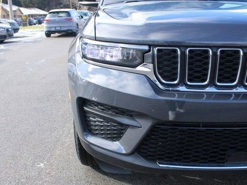 Used 2024 Jeep Grand Cherokee Laredo image 40