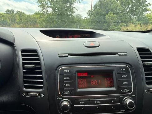 Used 2015 Kia Forte LX FWD image 12