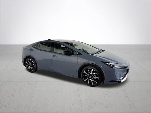 Used 2024 Toyota Prius Prime FWD image 4
