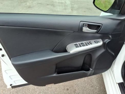Used 2013 Toyota Camry SE FWD image 12