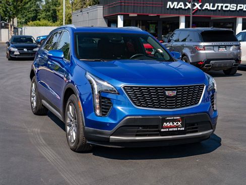 Used 2022 Cadillac XT4 Premium Luxury w/ Safety Alert Package AWD/4WD image 2