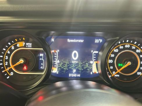 Used 2024 Jeep Wrangler Unlimited Rubicon image 12