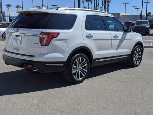 Used 2018 Ford Explorer Platinum image 2