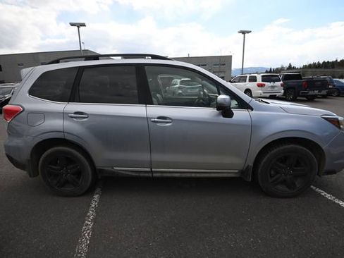 Used 2017 Subaru Forester 2.5i Touring AWD/4WD image 6