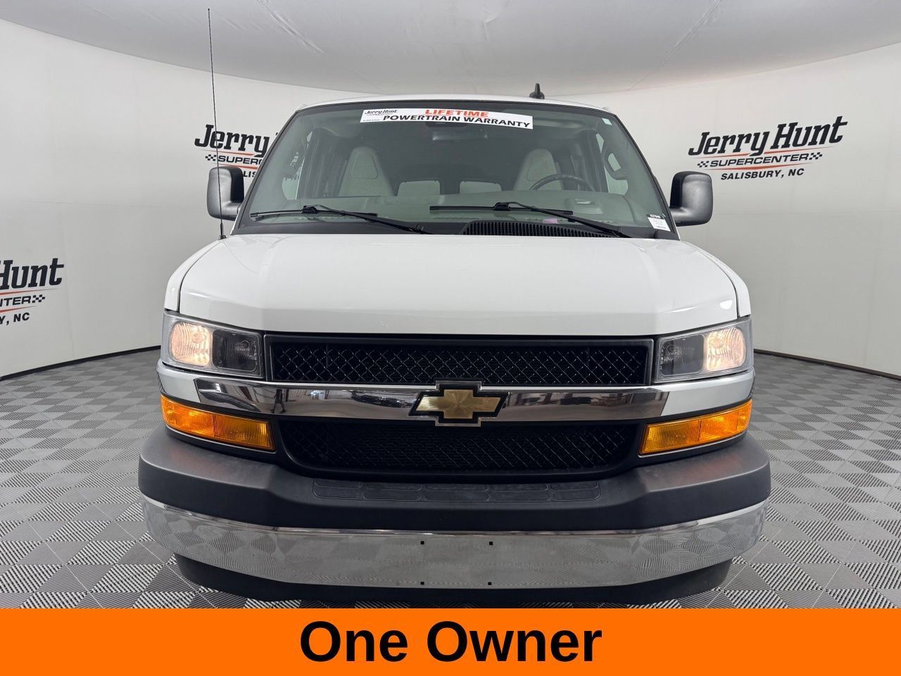 Used 2024 Chevrolet Express 3500 LT w/ LT Preferred Equipment Group RWD image 4