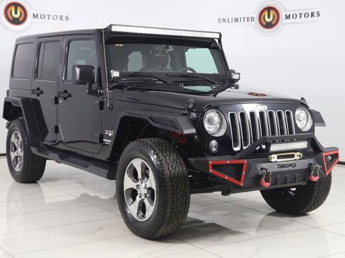 Used 2017 Jeep Wrangler Unlimited Sahara w/ Connectivity Group image 18