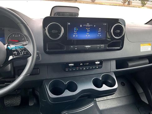 Used 2025 Mercedes-Benz Sprinter 2500 image 7