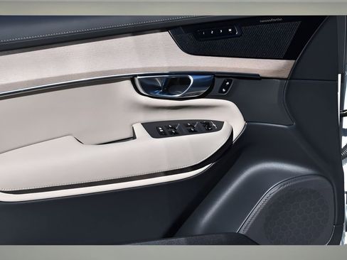 New 2026 Volvo XC90 B6 Plus w/ Protection Package Premier image 27