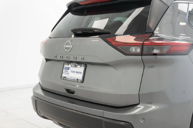 Used 2025 Nissan Rogue SV FWD image 29
