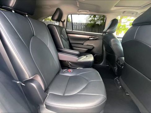 Used 2021 Toyota Highlander Limited FWD image 27