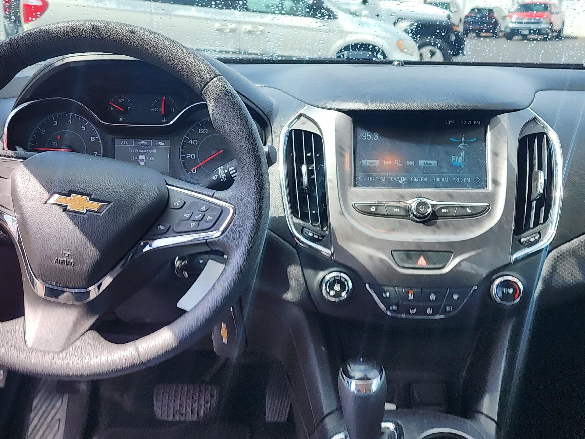 Used 2018 Chevrolet Cruze LT FWD image 16