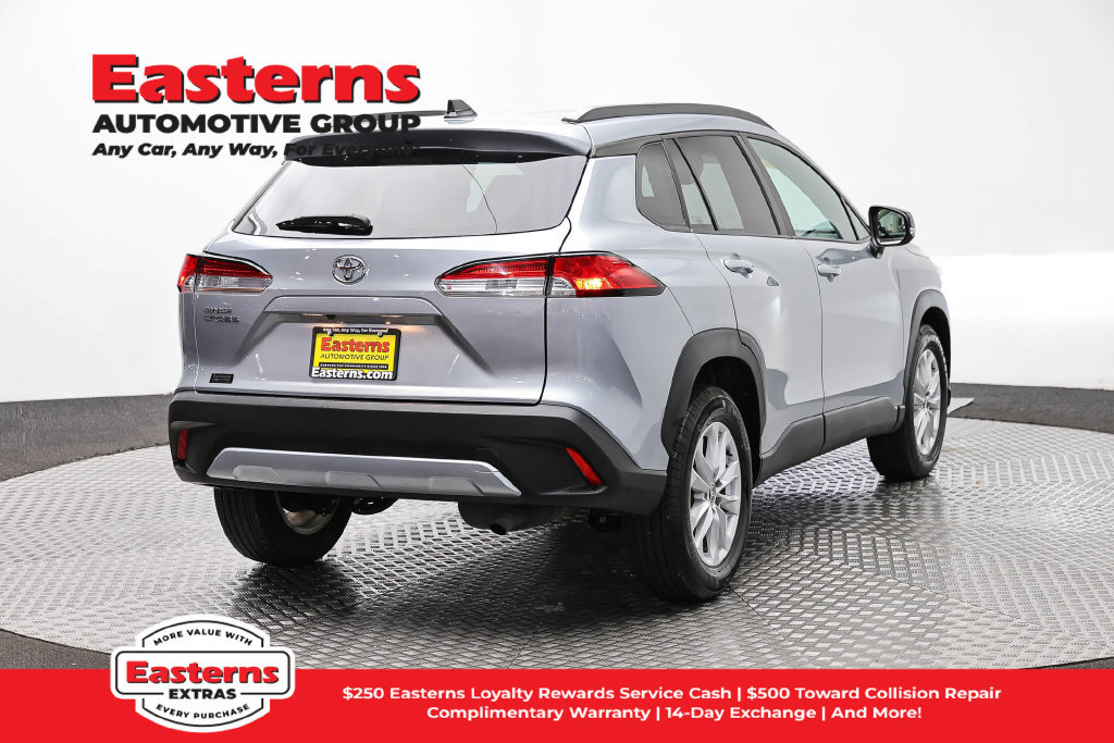 Used 2025 Toyota Corolla Cross LE FWD image 6