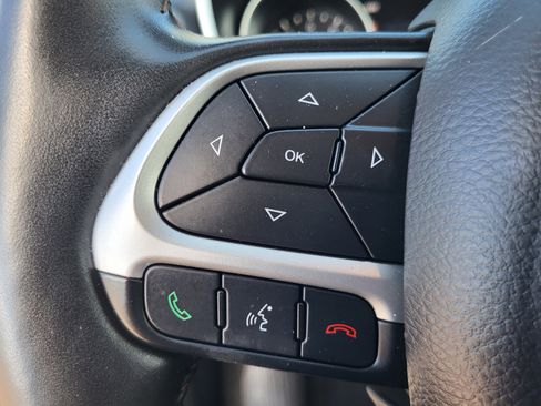 Used 2018 Jeep Compass Limited image 19