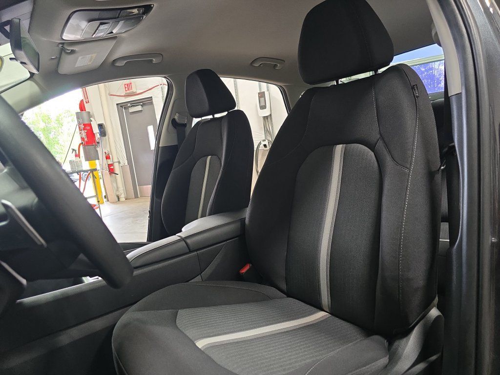 Used 2025 Hyundai Sonata SEL FWD image 14