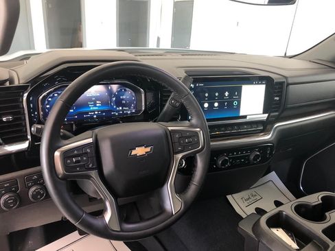 Used 2023 Chevrolet Silverado 1500 LT AWD/4WD image 12
