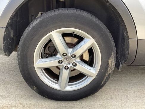 Used 2017 Ford Explorer XLT w/ Equipment Group 202A AWD/4WD image 8