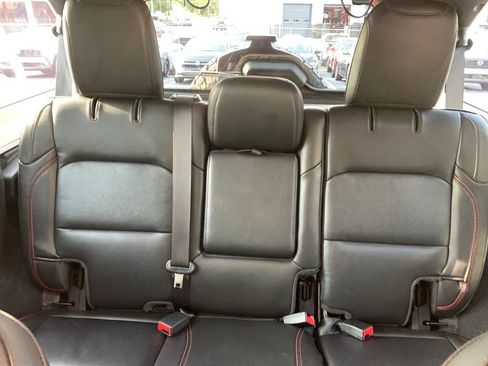 Used 2023 Jeep Wrangler Unlimited Rubicon AWD/4WD image 27