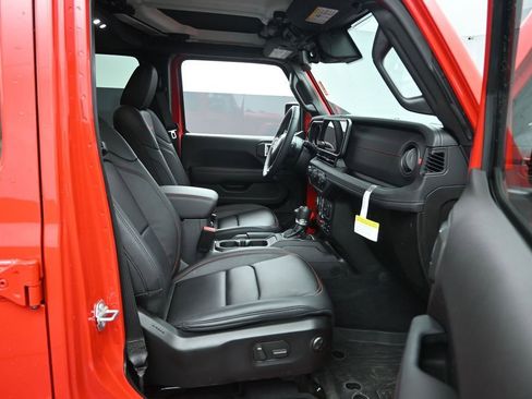 Used 2025 Jeep Wrangler Unlimited Rubicon AWD/4WD image 31
