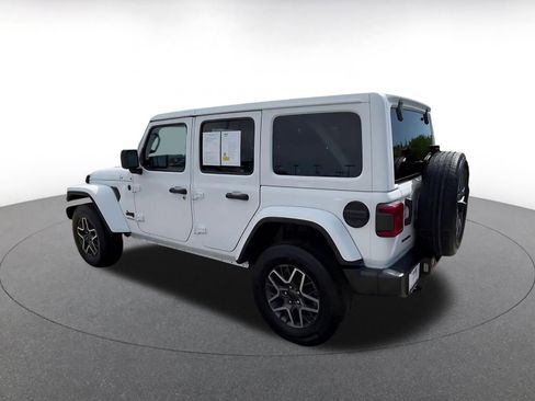 Used 2025 Jeep Wrangler Unlimited Sahara AWD/4WD image 10