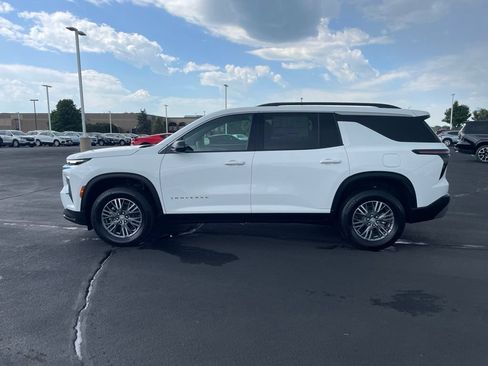 Used 2026 Chevrolet Traverse LT AWD/4WD image 2