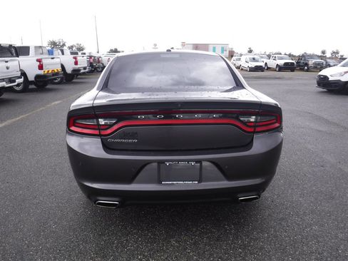 Used 2019 Dodge Charger SXT image 5