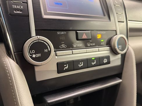 Used 2013 Toyota Camry LE image 26