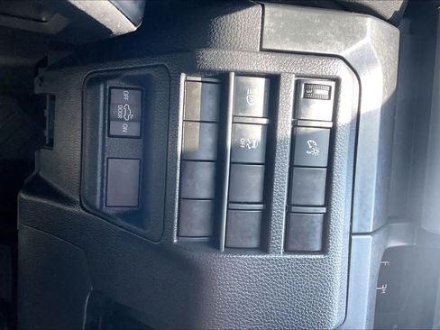 Used 2025 Toyota Tacoma SR RWD image 31