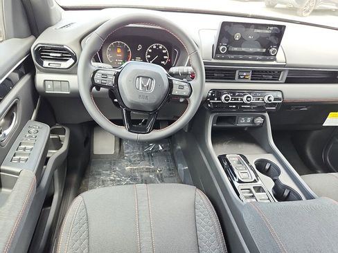 Used 2025 Honda Pilot Sport image 18