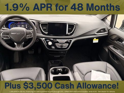 New 2026 Chrysler Pacifica Select FWD image 16