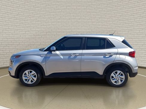 Used 2025 Hyundai Venue SE image 8