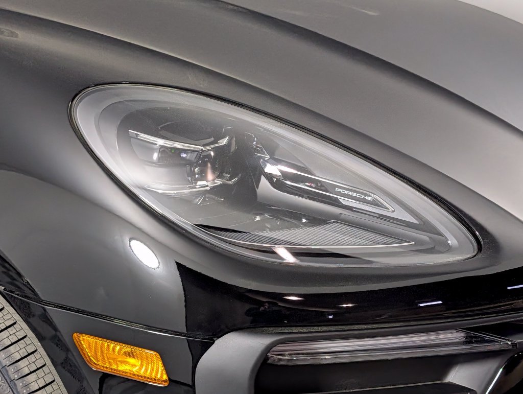Certified 2026 Porsche Macan AWD/4WD image 15