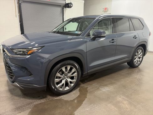 Used 2024 Toyota Grand Highlander Limited image 6