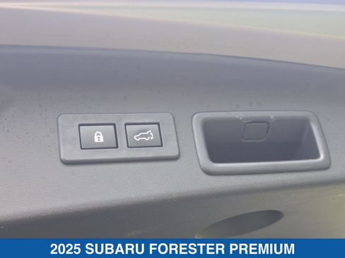 Used 2025 Subaru Forester Premium AWD/4WD image 34