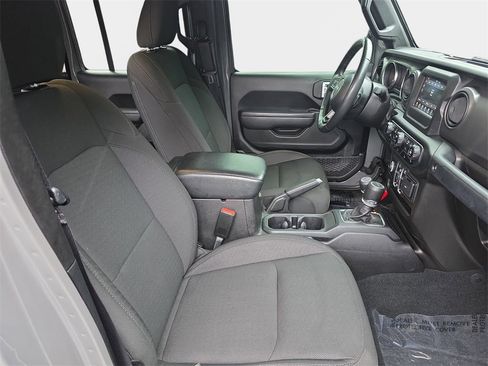 Used 2022 Jeep Gladiator Willys image 12