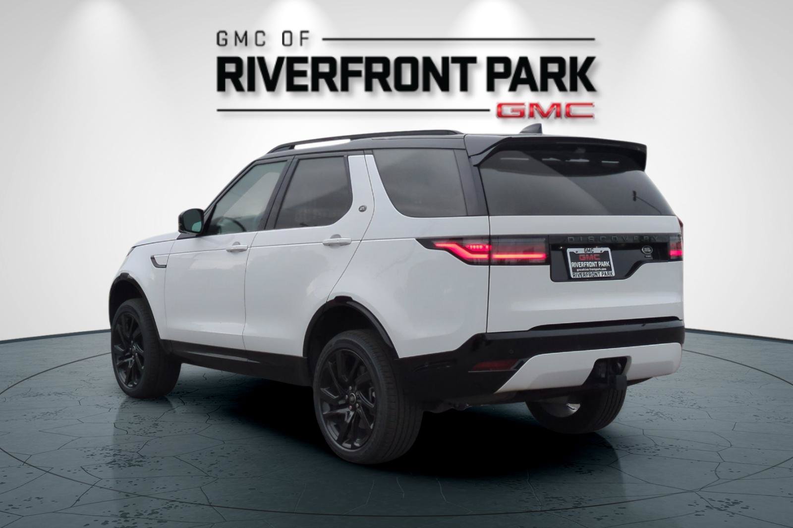 Used 2023 Land Rover Discovery HSE R-Dynamic AWD/4WD image 5