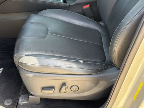 Used 2020 Hyundai Santa Fe SEL w/ Convenience + Premium Package FWD image 15