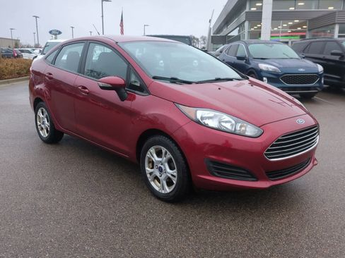 Used 2014 Ford Fiesta SE image 2
