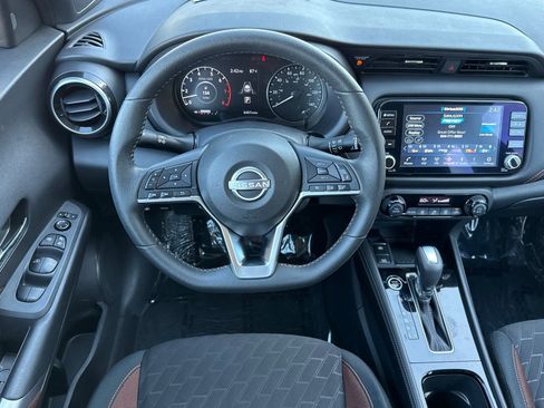 Used 2024 Nissan Kicks SR image 14