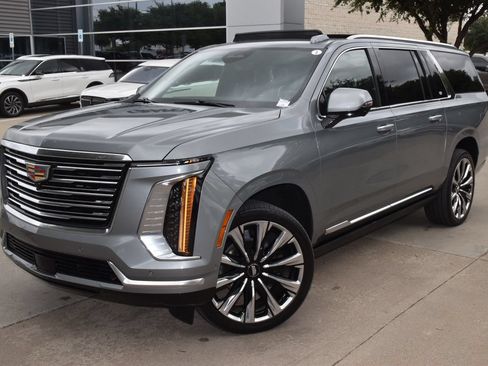 Used 2025 Cadillac Escalade ESV Premium Luxury Platinum AWD/4WD image 46