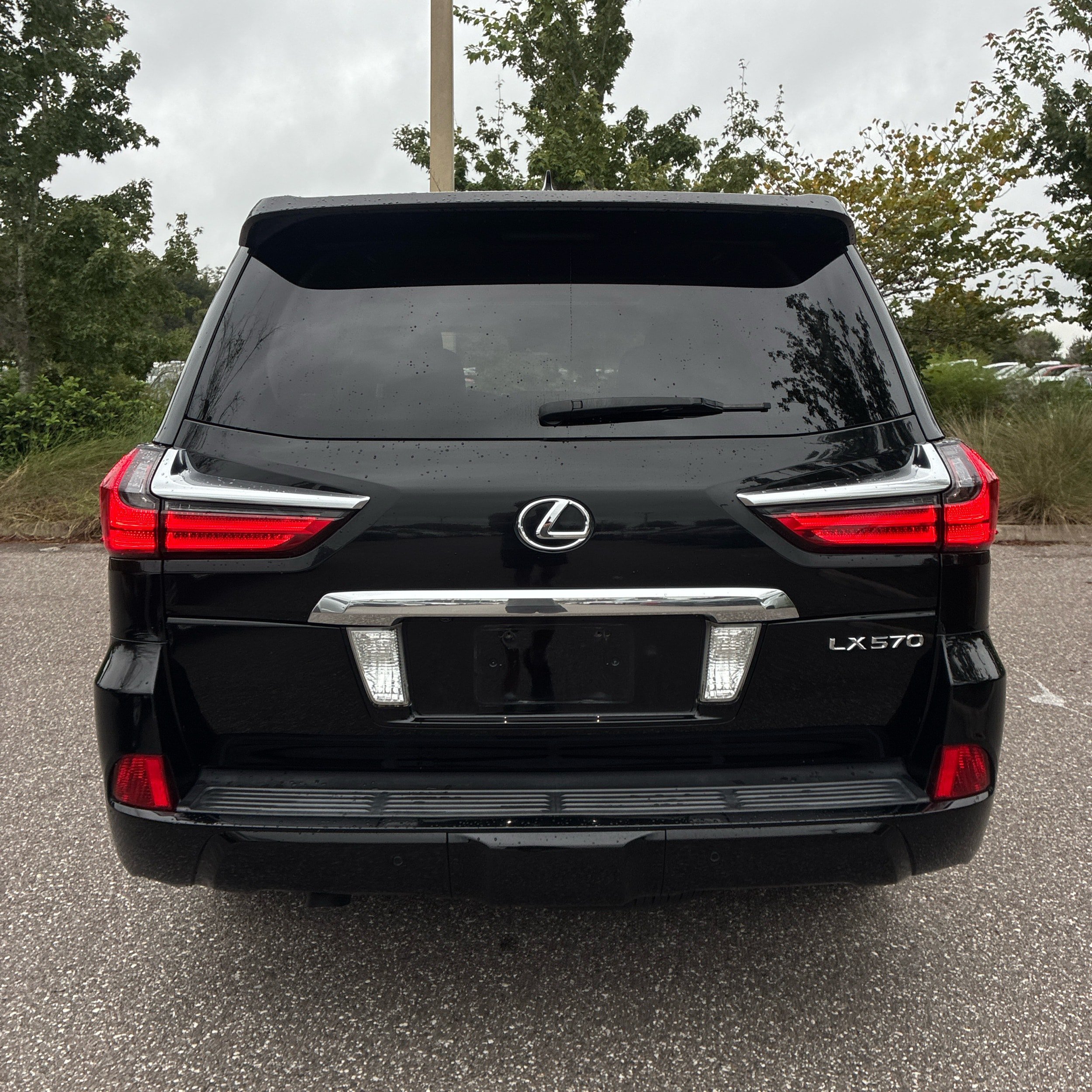Used 2017 Lexus LX 570 4WD w/ Luxury Package image 9