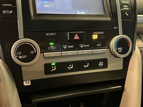 Used 2014 Toyota Camry LE FWD image 14