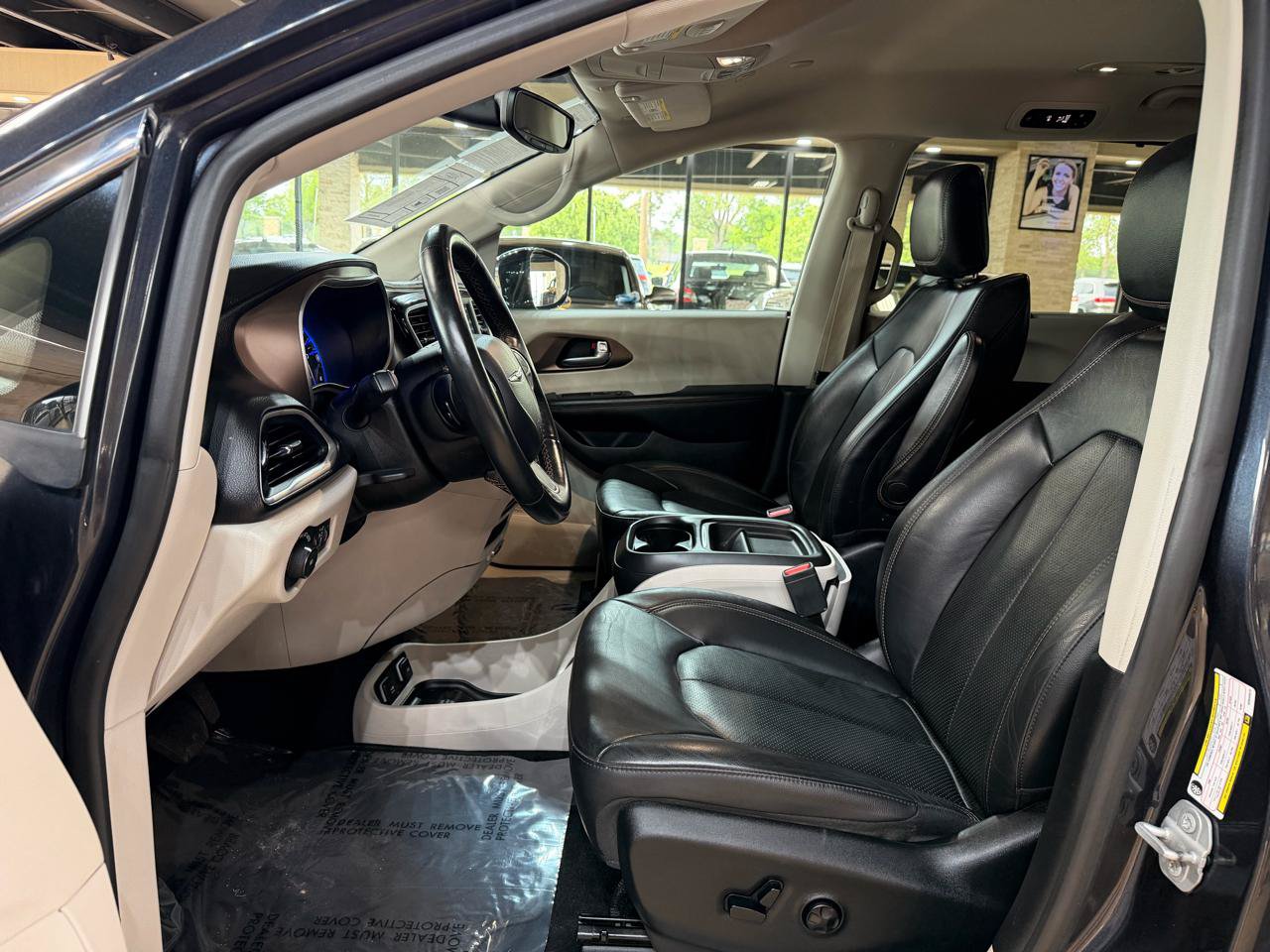 Used 2019 Chrysler Pacifica Touring-L FWD image 31