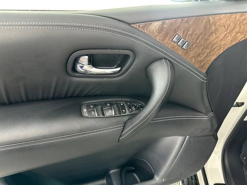 Used 2017 INFINITI QX80 4WD w/ Driver Assistance Package image 5