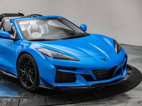 Used 2023 Chevrolet Corvette Z06 w/ Z07 Performance Package RWD image 34