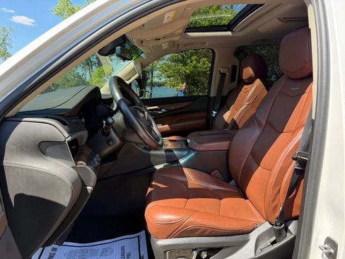 Used 2018 Cadillac Escalade Premium Luxury AWD/4WD image 10