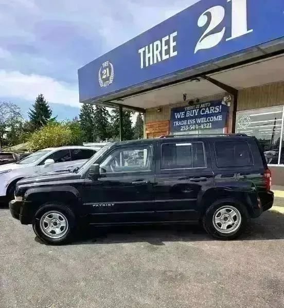 Used 2012 Jeep Patriot Sport FWD image 3