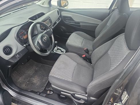 Used 2015 Toyota Yaris L image 6