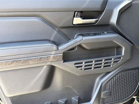 Used 2024 Toyota Tacoma Limited w/ Limited Package (LT) AWD/4WD image 15