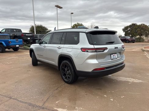 New 2025 Jeep Grand Cherokee L Altitude RWD image 7